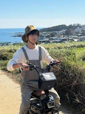 二児の父ソン・ジュンギ、オーバーオール姿で少年のような魅力アピール