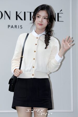 【フォト】人形ビジュアルのシン・ウンス、ラブリーな超ミニスカ姿