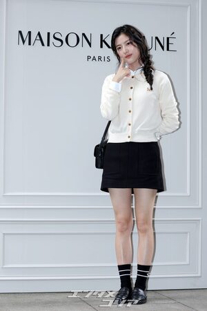 【フォト】人形ビジュアルのシン・ウンス、ラブリーな超ミニスカ姿