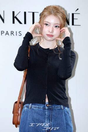 【フォト】KiiiKiiiハウム＆ジユ、一緒にハートのポーズ