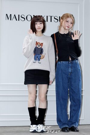 【フォト】KiiiKiiiハウム＆ジユ、一緒にハートのポーズ