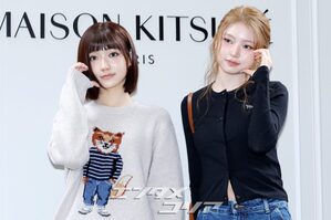 【フォト】KiiiKiiiハウム＆ジユ、一緒にハートのポーズ