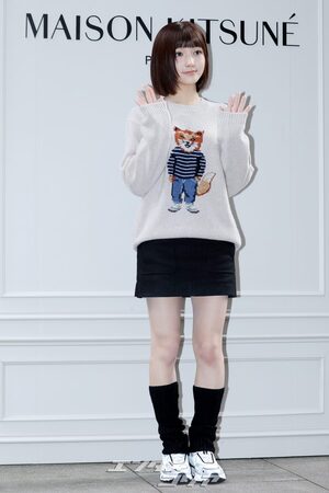 【フォト】KiiiKiiiハウム＆ジユ、一緒にハートのポーズ