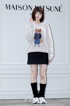 【フォト】KiiiKiiiハウム＆ジユ、一緒にハートのポーズ