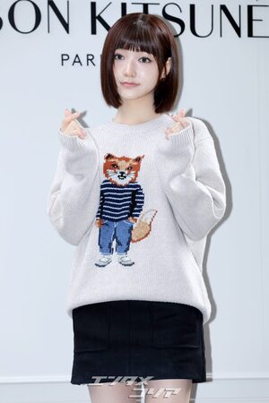 【フォト】KiiiKiiiハウム＆ジユ、一緒にハートのポーズ