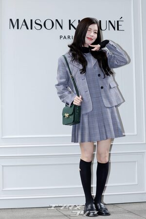 【フォト】i-dleミヨン、スクール・ルックで隙のない美しさ