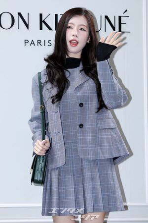 【フォト】i-dleミヨン、スクール・ルックで隙のない美しさ