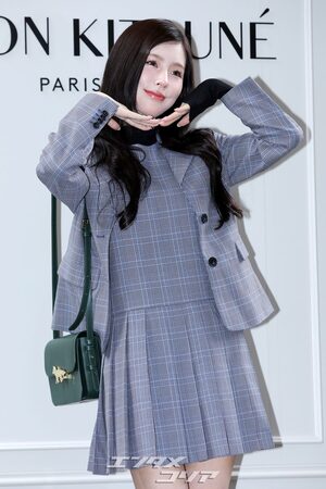 【フォト】i-dleミヨン、スクール・ルックで隙のない美しさ