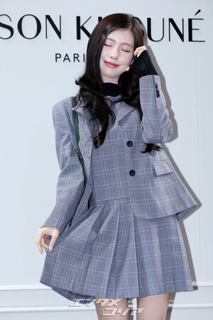 【フォト】i-dleミヨン、スクール・ルックで隙のない美しさ