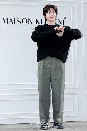 【フォト】ほのぼのビジュアルのユク・ソンジェ、愛嬌あふれるキツネのポーズ