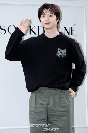 【フォト】ほのぼのビジュアルのユク・ソンジェ、愛嬌あふれるキツネのポーズ