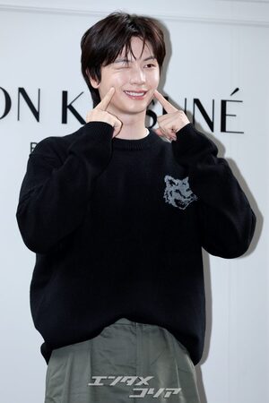 【フォト】ほのぼのビジュアルのユク・ソンジェ、愛嬌あふれるキツネのポーズ