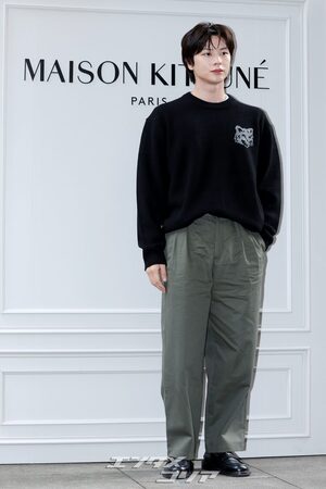 【フォト】ほのぼのビジュアルのユク・ソンジェ、愛嬌あふれるキツネのポーズ