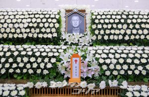 【フォト】「ギャグ界のゴッドファーザー」チョン・ユソンさんの最後の姿