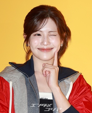 【フォト】ラブリーなチョ・アラム、赤いジャンパーがおしゃれ