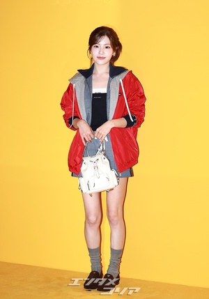 【フォト】ラブリーなチョ・アラム、赤いジャンパーがおしゃれ