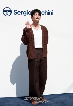 【フォト】ソ・イングク、「秋の男」の魅力的なウインク