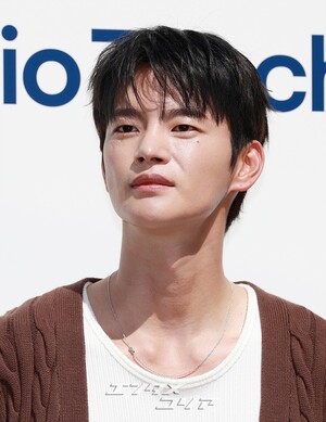 【フォト】ソ・イングク、「秋の男」の魅力的なウインク