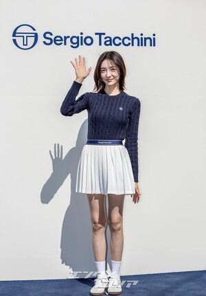 【フォト】パク・ジヒョン、スポーティーなスタイリング