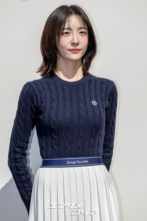 【フォト】パク・ジヒョン、スポーティーなスタイリング