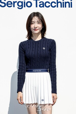 【フォト】パク・ジヒョン、スポーティーなスタイリング