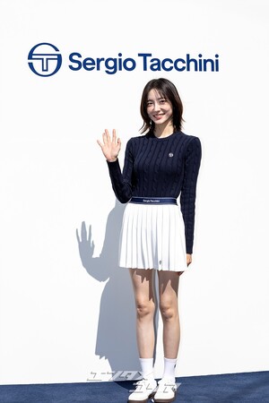 【フォト】パク・ジヒョン、スポーティーなスタイリング