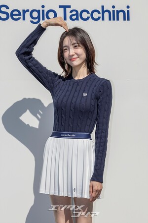 【フォト】パク・ジヒョン、スポーティーなスタイリング