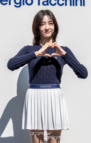 【フォト】パク・ジヒョン、スポーティーなスタイリング