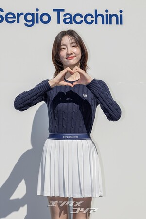 【フォト】パク・ジヒョン、スポーティーなスタイリング