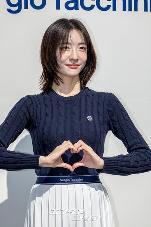 【フォト】パク・ジヒョン、スポーティーなスタイリング