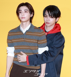 【フォト】BOYNEXTDOORジェヒョン＆イハン、バックハグ＆二人でハートのポーズ