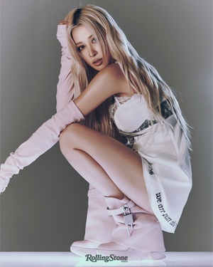 【フォト】宇宙少女ダヨン、12キロ減量しソロデビュー…グラビアで魅惑的なオーラ放つ