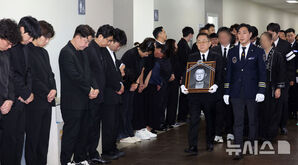 【フォト】『ギャグコンサート』収録現場でもチョン・ユソンさんに「お別れ」