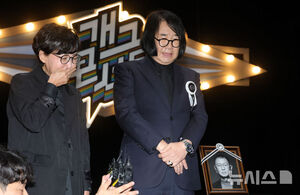 【フォト】『ギャグコンサート』収録現場でもチョン・ユソンさんに「お別れ」