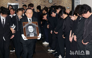 【フォト】『ギャグコンサート』収録現場でもチョン・ユソンさんに「お別れ」