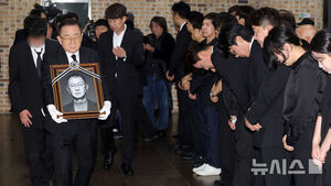 【フォト】『ギャグコンサート』収録現場でもチョン・ユソンさんに「お別れ」