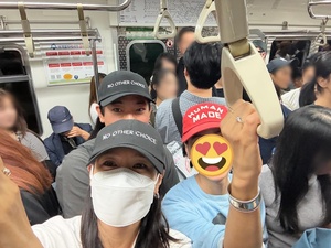 ソン・イェジンが満員の地下鉄に…「花火見物の人出で仕方なく」