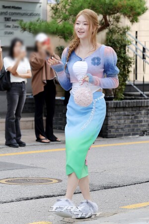 【フォト】KiiiKiiiイソル＆ハウム＆ジユ、童話の中のお姫さまのよう