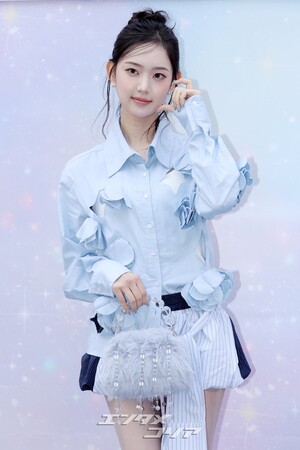 【フォト】KiiiKiiiイソル＆ハウム＆ジユ、童話の中のお姫さまのよう