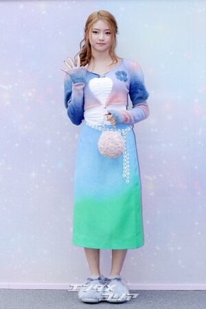 【フォト】KiiiKiiiイソル＆ハウム＆ジユ、童話の中のお姫さまのよう