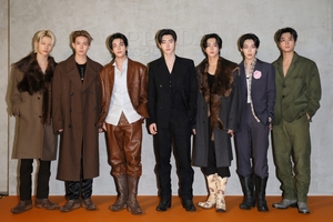 【フォト】ENHYPEN、クラシカルな「PRADA」ボーイズ