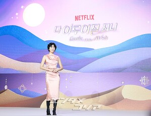 【フォト】見事なスタイルを誇るイ・ジュヨン、ステキなほほ笑み