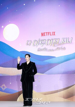 【フォト】黒でおしゃれに決めたノ・サンヒョン…別格のオーラ