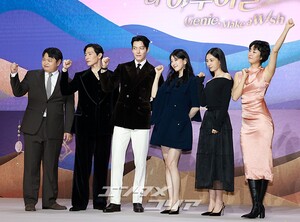 【フォト】キム・ウビン×スジ×アン・ウンジン×ノ・サンヒョンら、『魔法のランプにお願い』のキャストたち