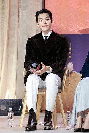 【フォト】キム・ウビン×スジ×アン・ウンジン×ノ・サンヒョンら、『魔法のランプにお願い』のキャストたち