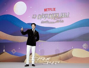 【フォト】キム・ウビン「見事なスーツの着こなし」