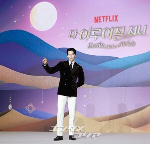 【フォト】キム・ウビン「見事なスーツの着こなし」