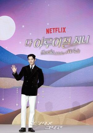 【フォト】キム・ウビン「見事なスーツの着こなし」