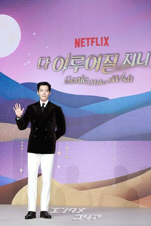 【フォト】キム・ウビン「見事なスーツの着こなし」