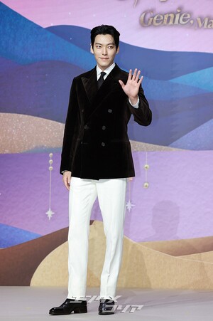 【フォト】キム・ウビン「見事なスーツの着こなし」